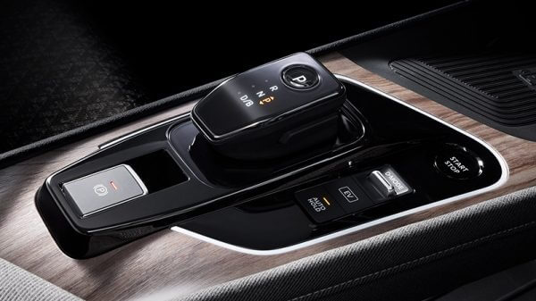 維持費で最初に見直すべき固定費が自動車保険料