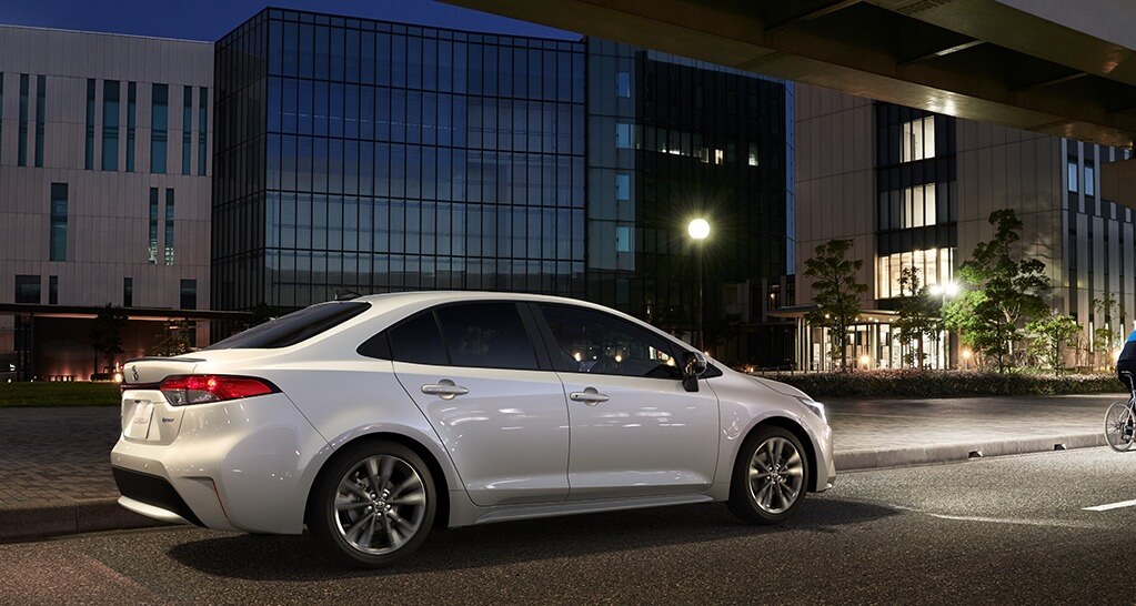 カローラセダン ハイブリッド車のリセールバリュー|W×B後期が国内実需で底堅い