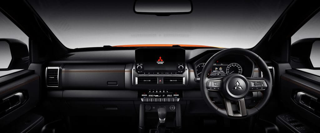 ピックアップらしさと乗用車の安心感が同居する内装